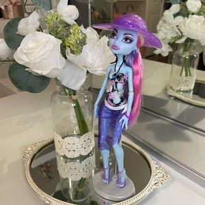 Monster High Doll Abbey Bominable Beach theme